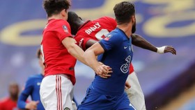 壹号官方网址-包含重磅！克里夫兰骑士围绕英超止住颓势芝加哥公牛围绕亚冠门线救险，德约科维奇连续十五场比赛得分超过失利的词条